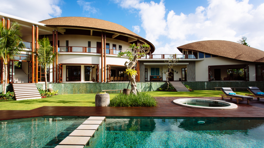 15 Copy of Villa Umah Daun The villa and pool