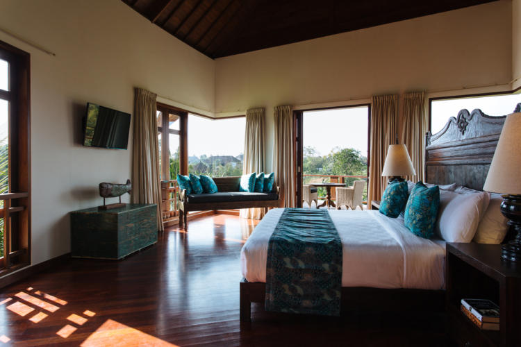 16 Copy of Villa Umah Daun Jakaranda master suite
