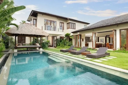 The suar expansive swimming pool comfortable loungers traditional gazebo seminyak 870x500